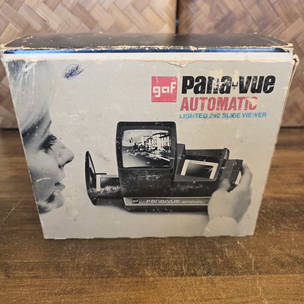 Vintage GAF Pana-Vue Automatic Lighted 2x2 Slide Viewer Original Box